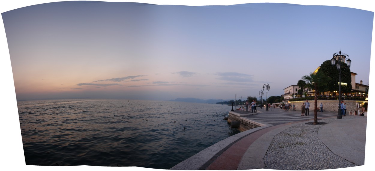 Lazise bei Nacht