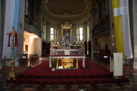 basilika-san-maria-in-porto