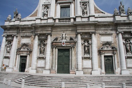 basilika-san-maria-in-porto