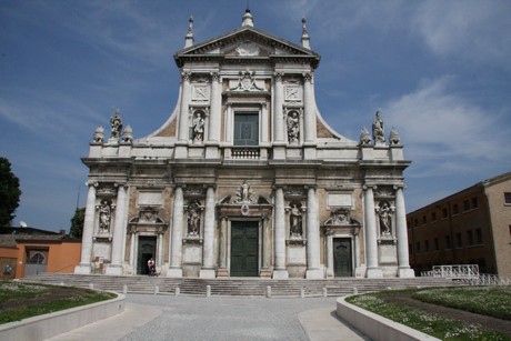 basilika-san-maria-in-porto