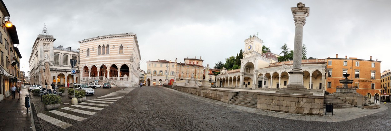 http://www.looking-at-italy.com/master/deutsch/orte-alphabet/orte-u-z/udine/udine.html