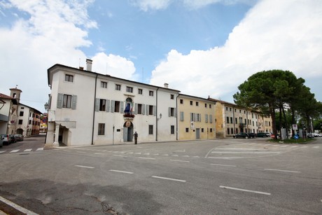 valvasone