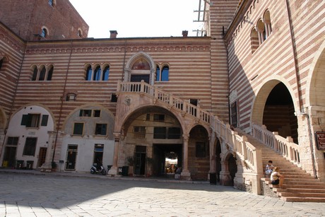 palazzo-della-ragione